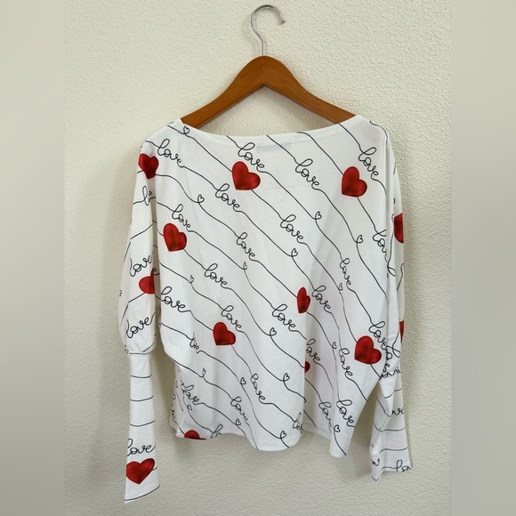 NWT CBR White Off-Shoulder Sweater with Red Hearts Women’s Size Small - Picture 8 of 8